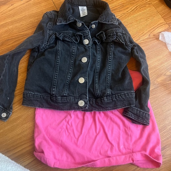 Miscellaneous clothes ranging from 4t to 6 - Picture 3 of 6